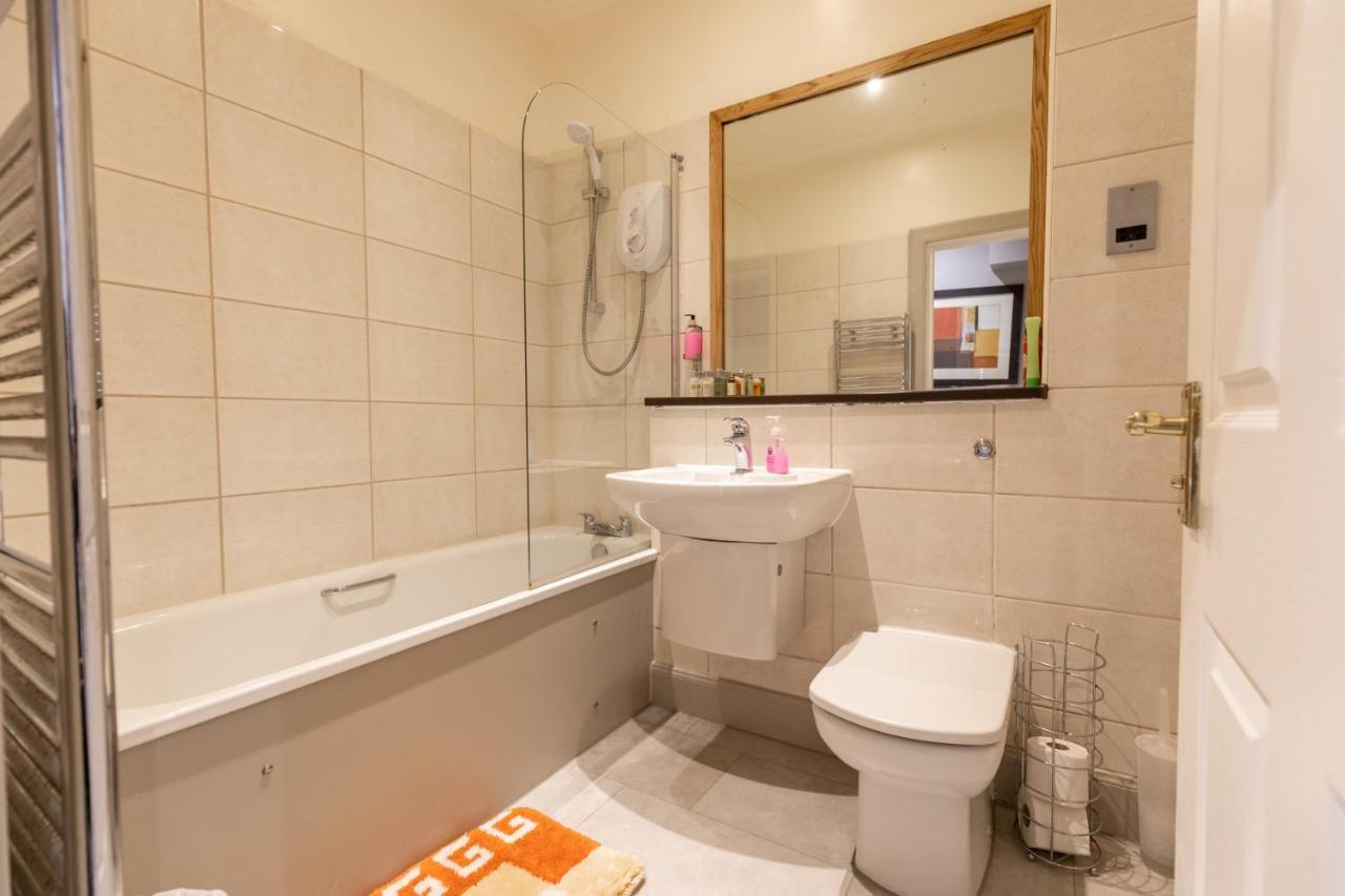 Two Bedroom Apartment Within Walking Distance To City Centre エディンバラ エクステリア 写真
