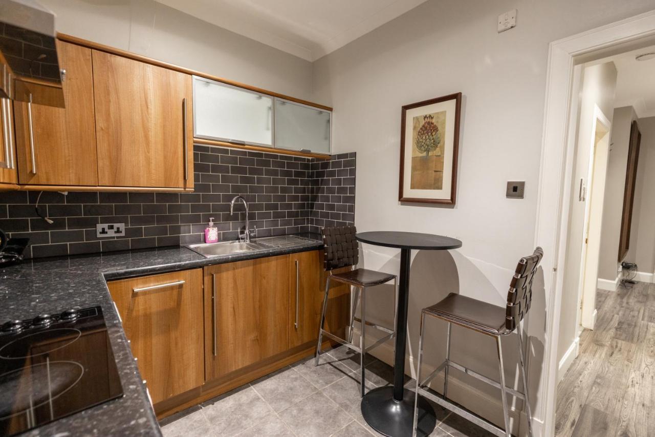 Two Bedroom Apartment Within Walking Distance To City Centre エディンバラ エクステリア 写真